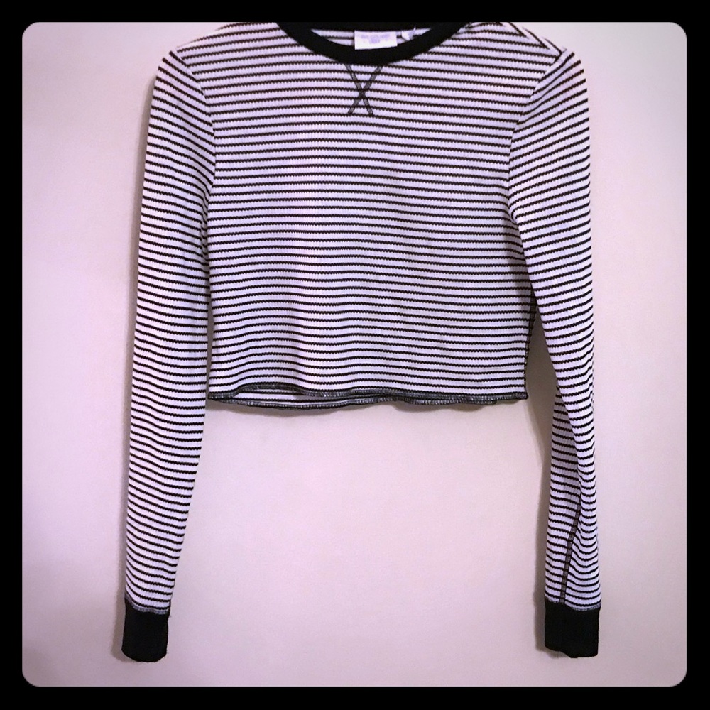 Crop Top. Black/White Stripes
